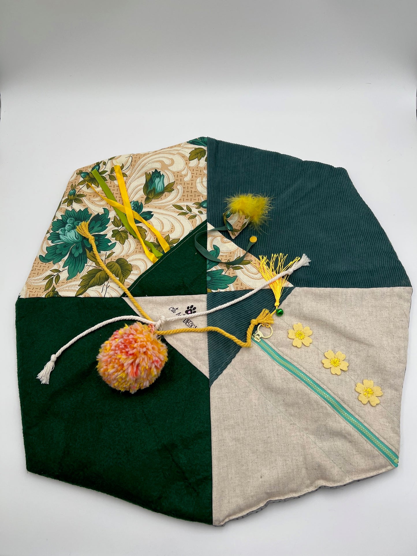 AMUZCAT- Flower pillow vert