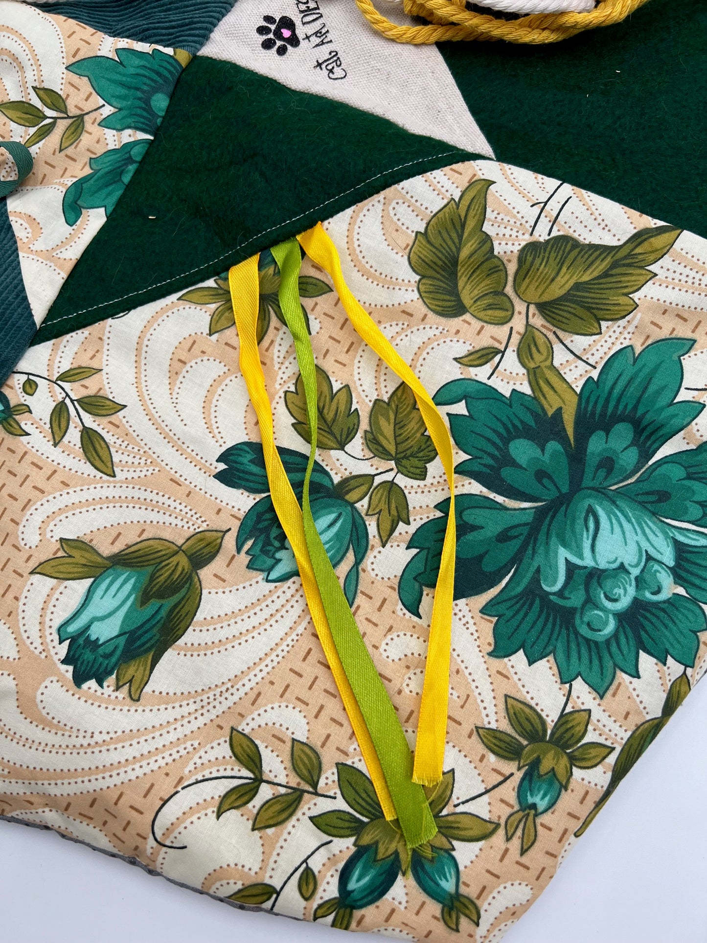 AMUZCAT- Flower pillow vert