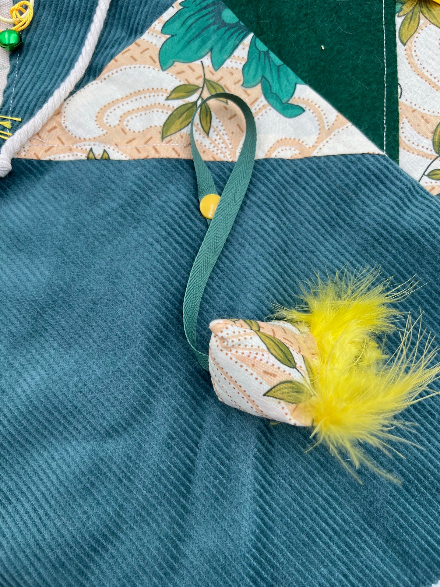 AMUZCAT- Flower pillow vert