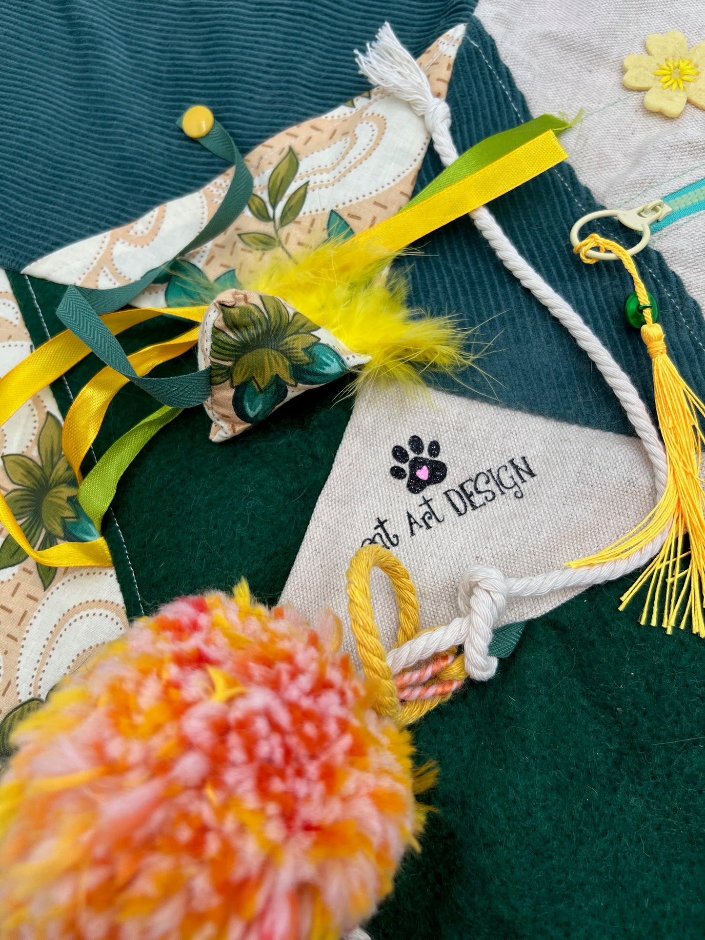 AMUZCAT- Flower pillow vert