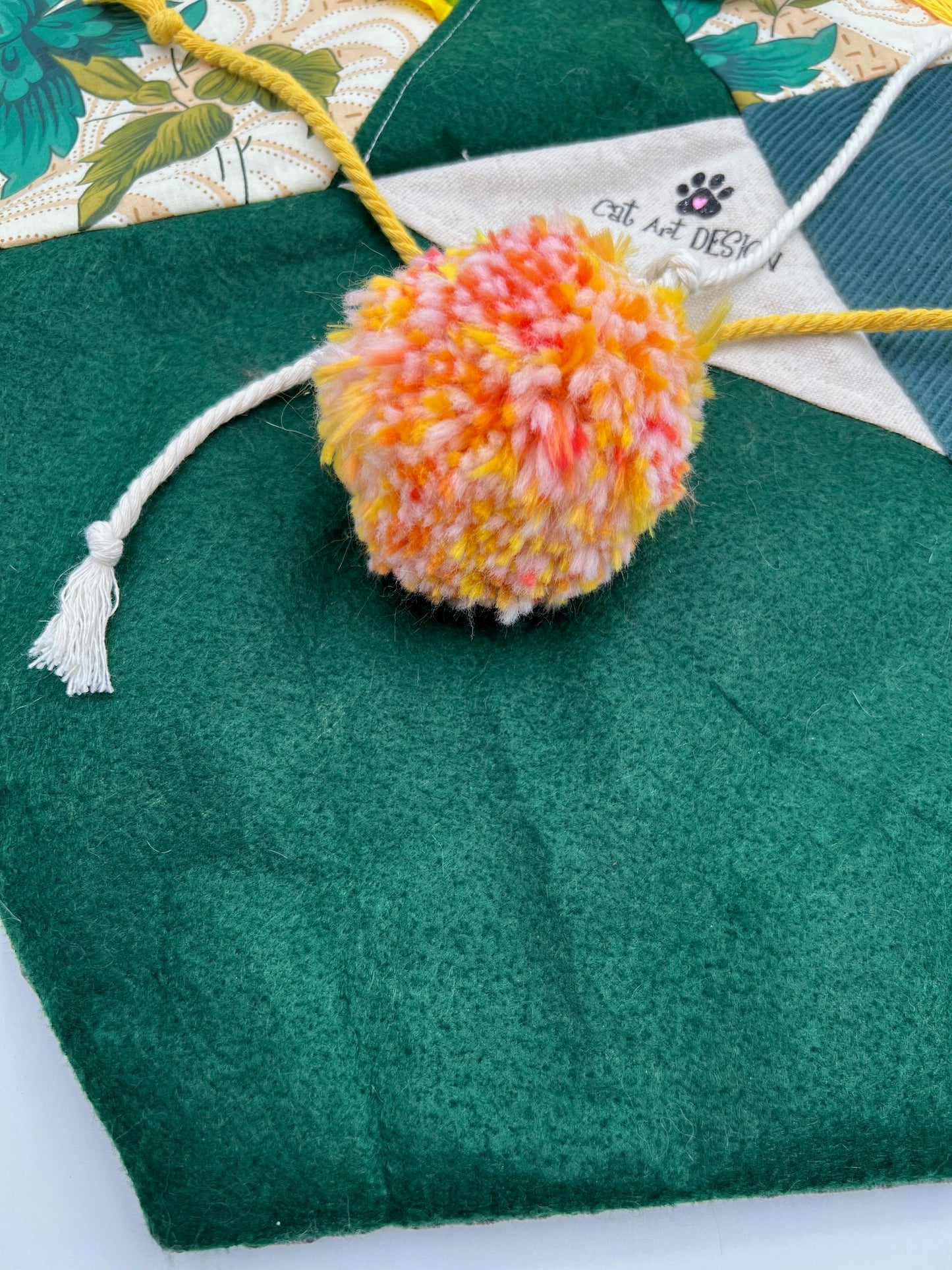 AMUZCAT- Flower pillow vert