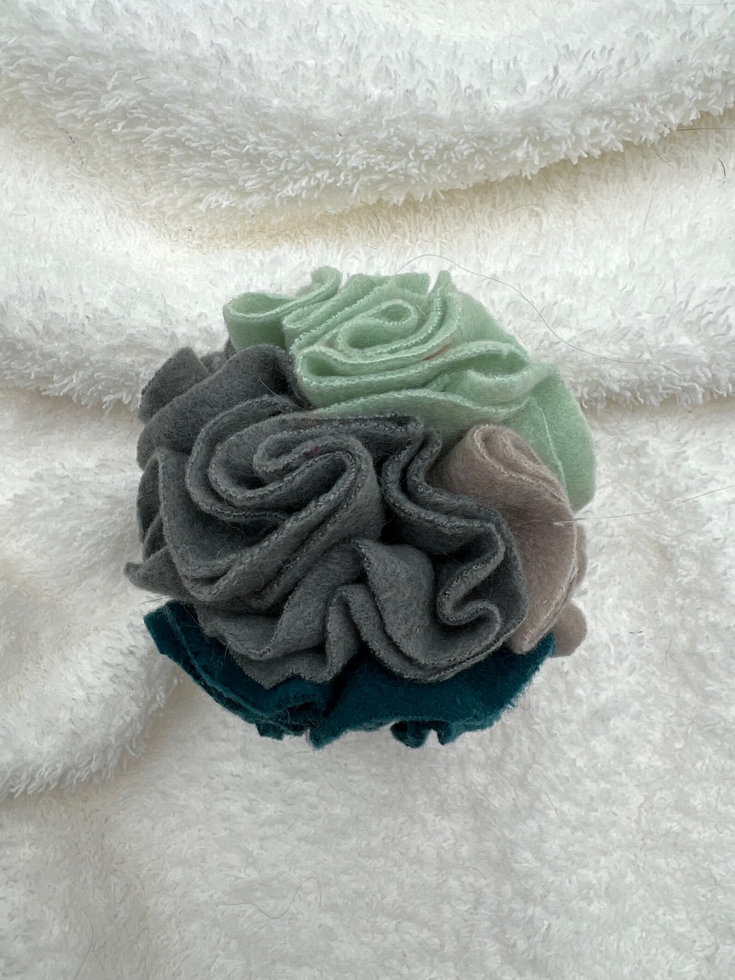 SNUFFLE CAT - Balle interactive en tissu polaire 10 cm