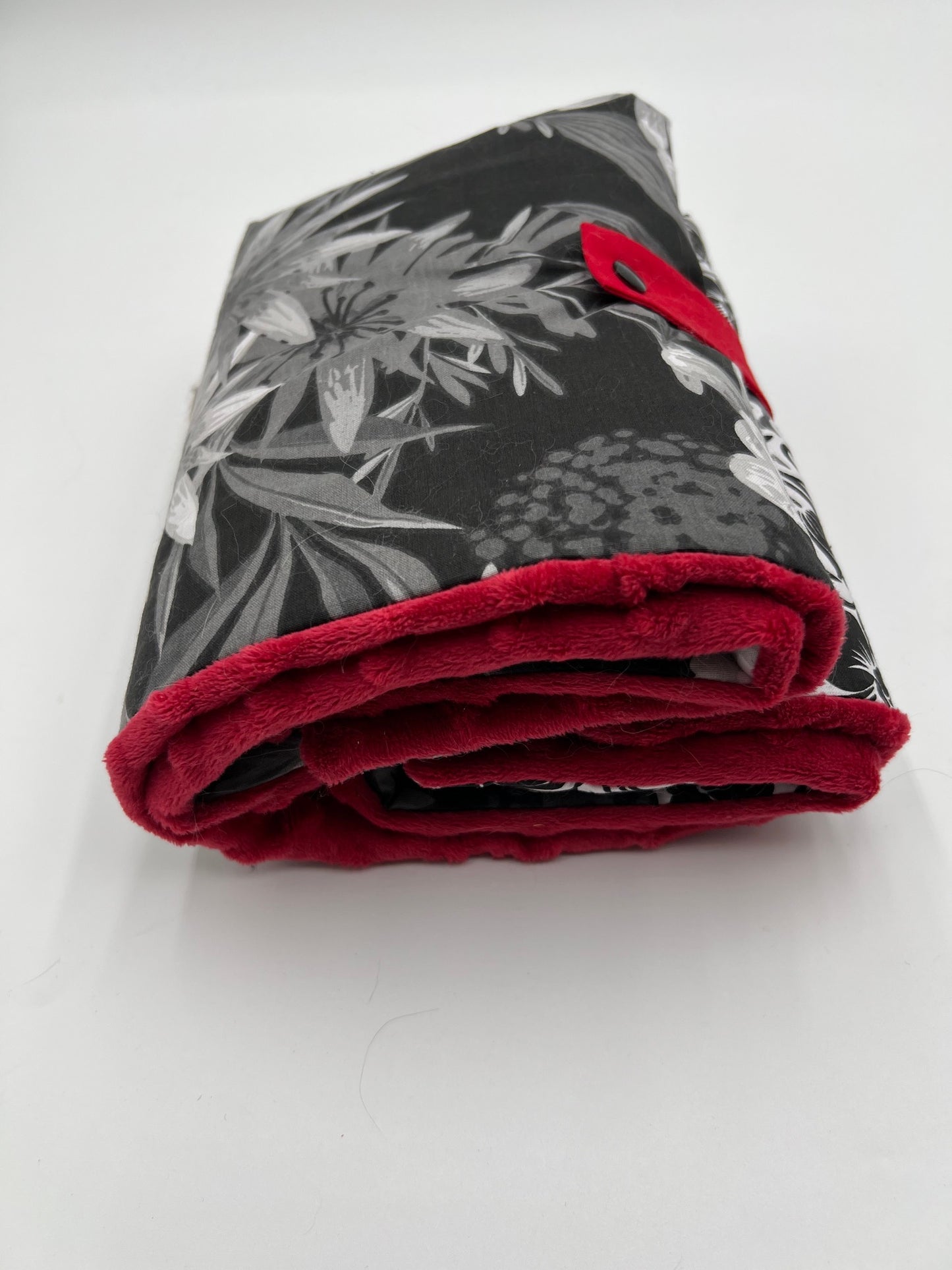 TAPICHA NOMADE feuilles noires framboise