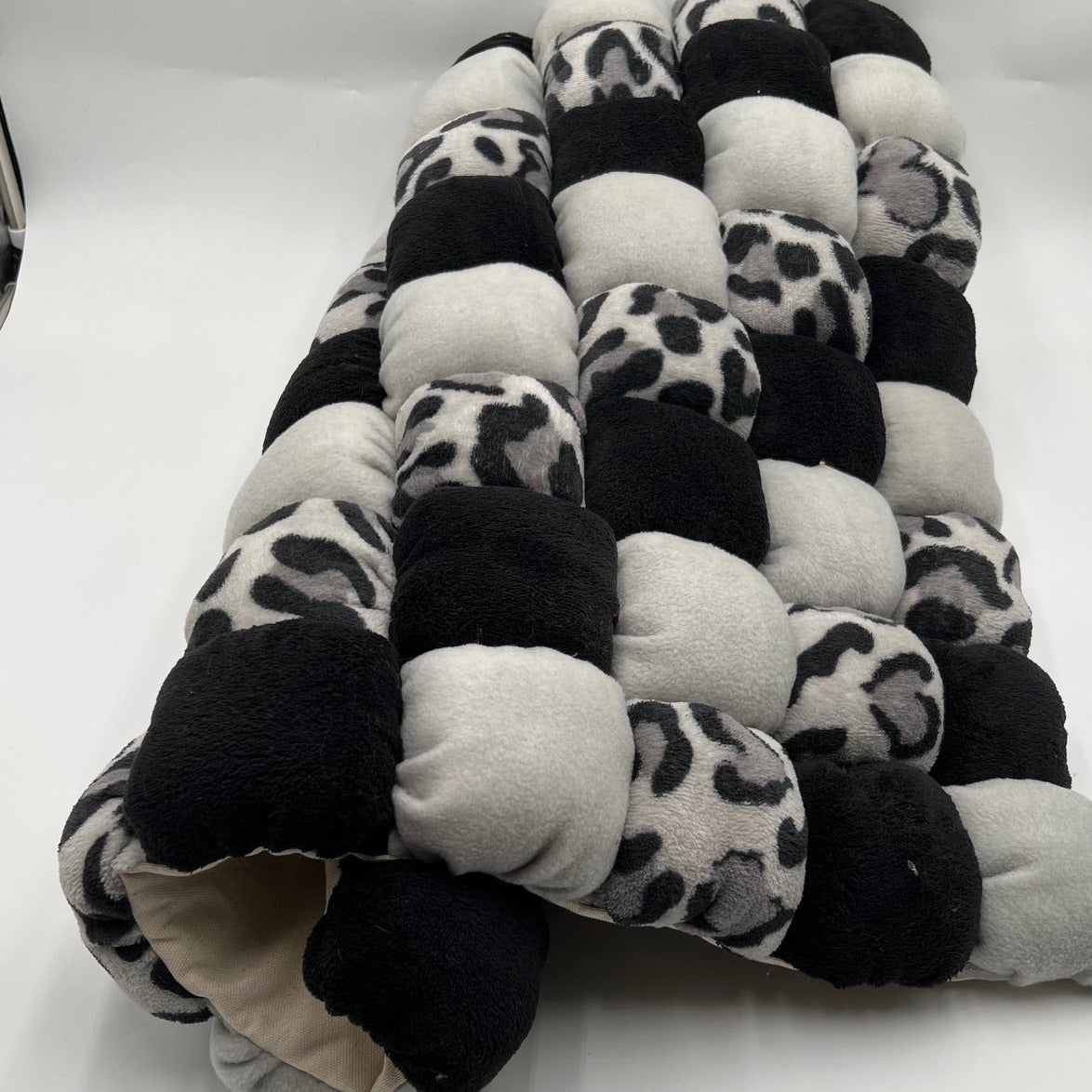 Tapis BLOOMY Plus CL Léopard gris - Collection Wild Chic