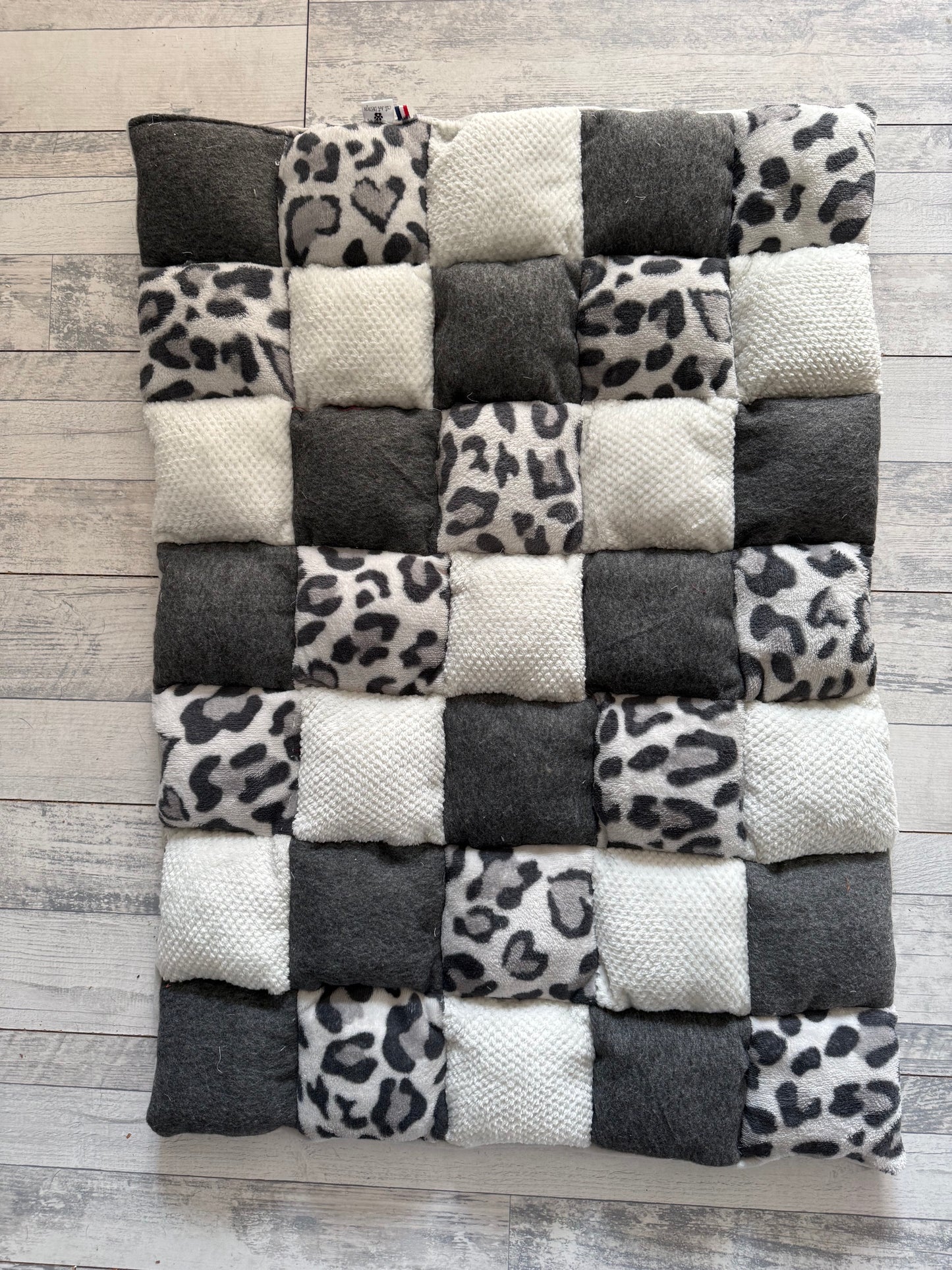 Tapis PUFFY PLUS Léo gris 60 X 85 cm