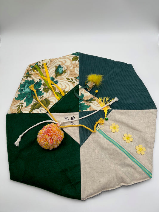 AMUZCAT- Flower pillow vert