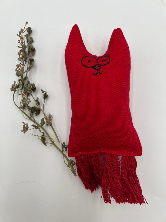 TIMINOU - Petit chat malin à l'herbe à chat rouge