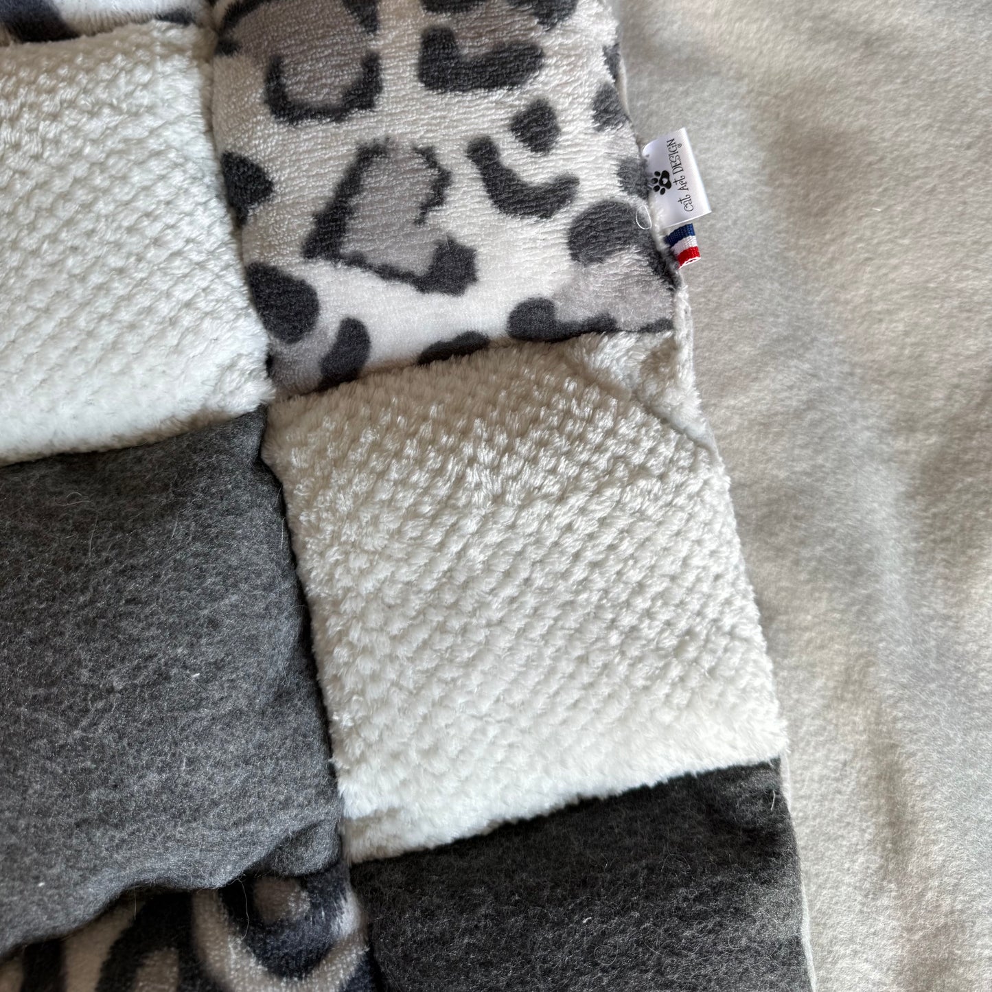 Tapis PUFFY PLUS Léo gris 60 X 85 cm