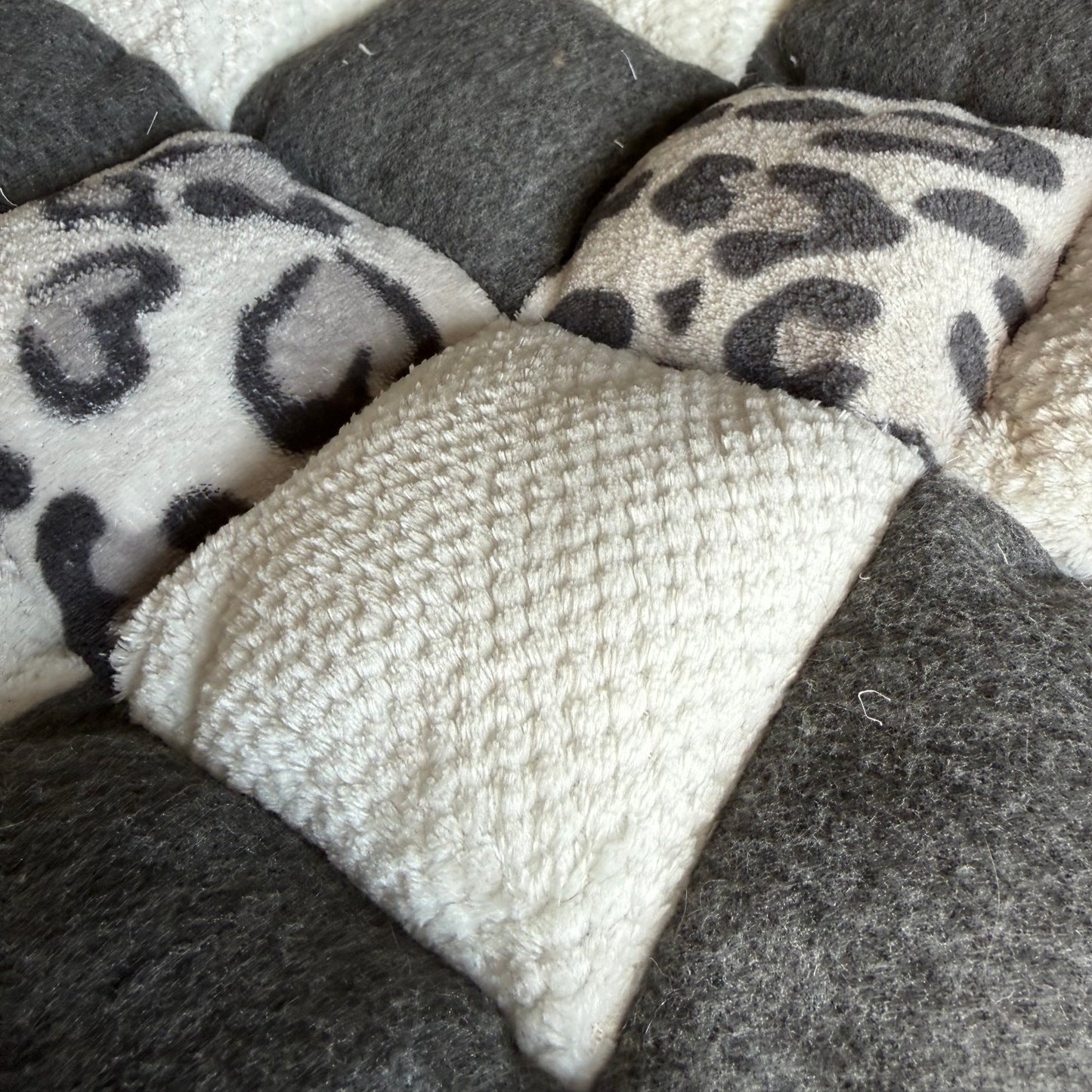 Tapis PUFFY PLUS Léo gris 60 X 85 cm
